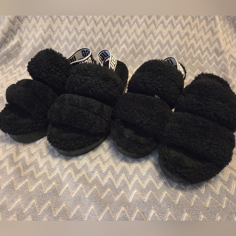 UGG Slippers - Picture 6 of 6